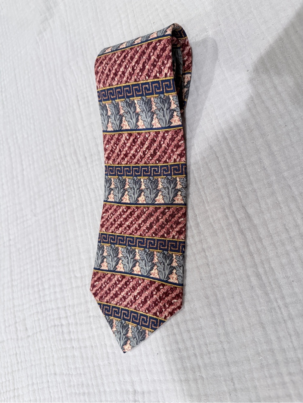 VTG The Metropolitan Museum of Art Silk Tie Red Greek Key Leaf Geometric Pattern